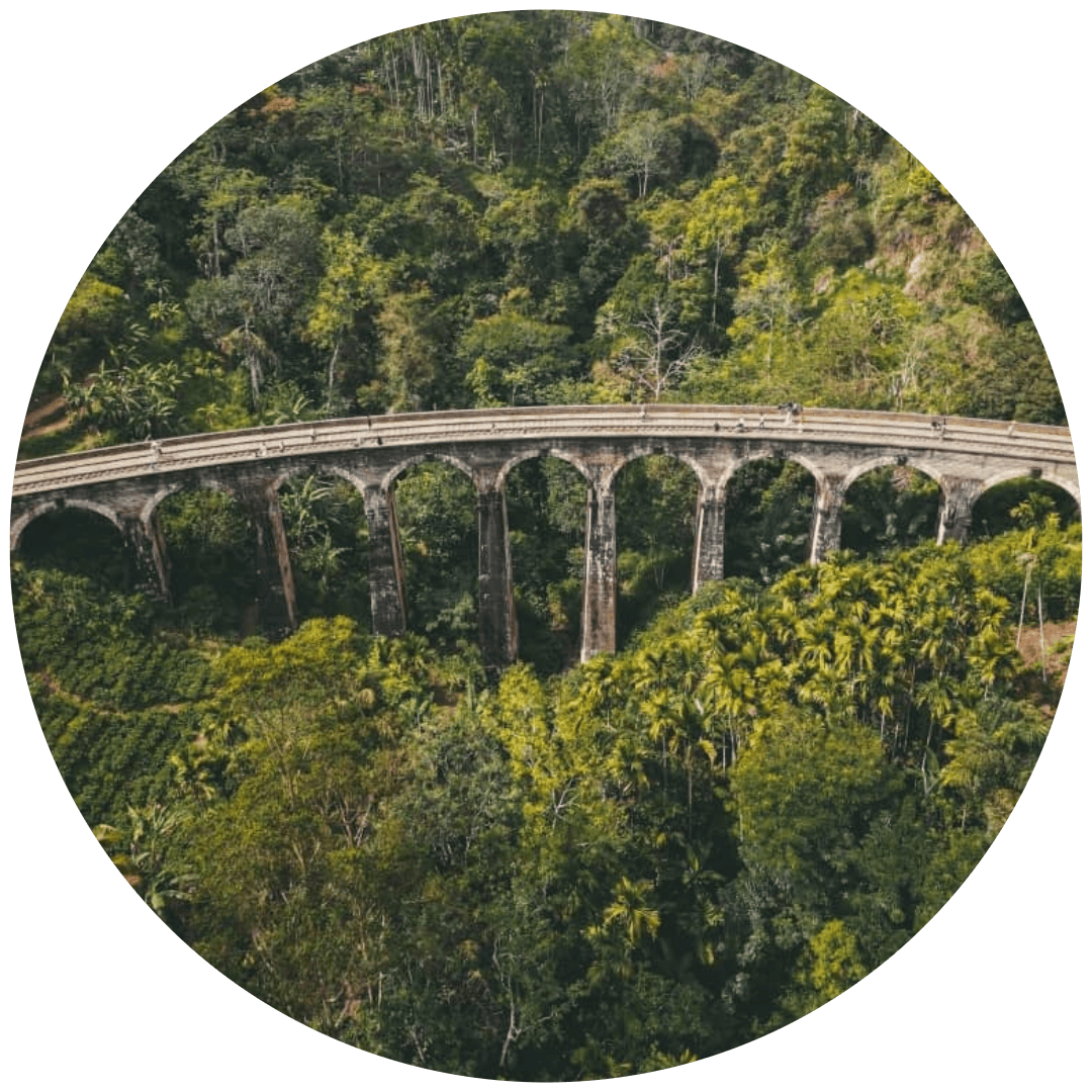 Vista aérea da Ponte dos Nove Arcos em Ella, Sri Lanka.