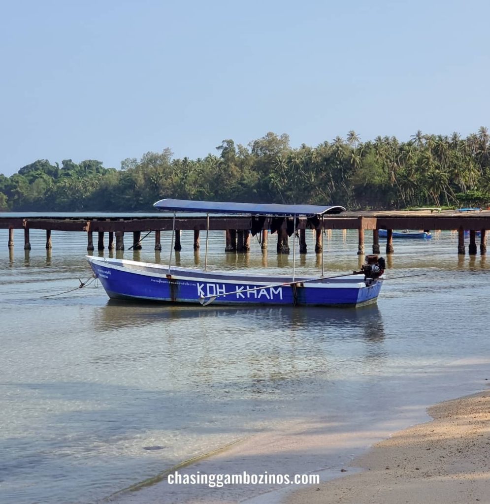 Barco para Koh Kham, no cais de Ao Soun Yai.