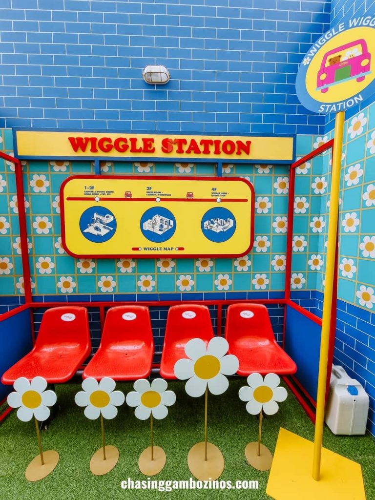 fun shop decoration in Seoul that looks like a cartoon bus station.