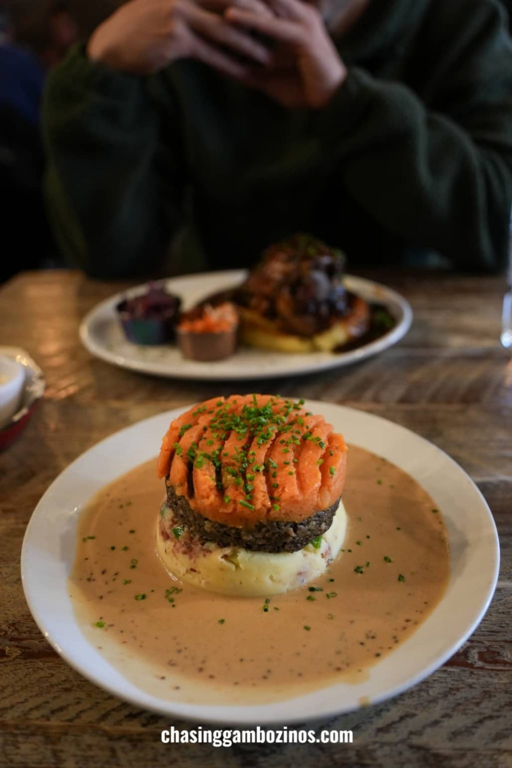 Um delicioso prato de haggis, prová-lo é algo a fazer em Edimburgo.