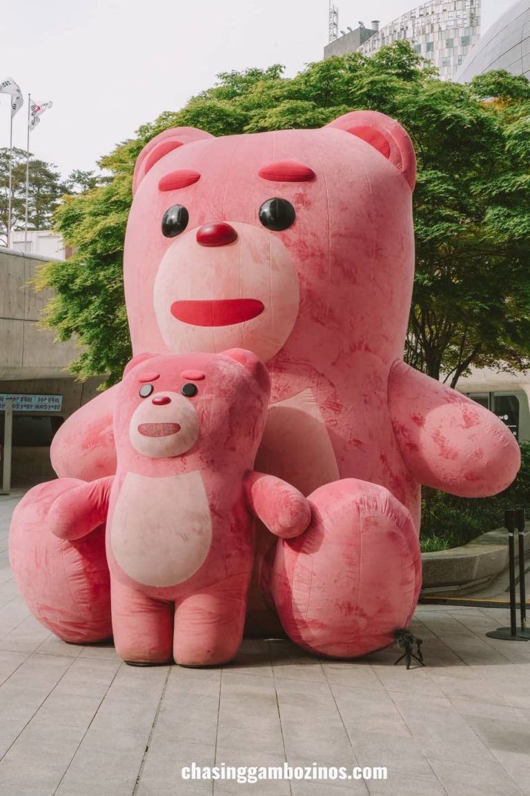 must see attractions at Dongdaemun Design Plaza.
